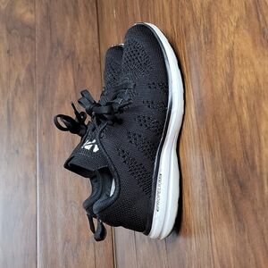 APL - Women’s Tech Loom Pro in BLACK Size 5 Lululemon
